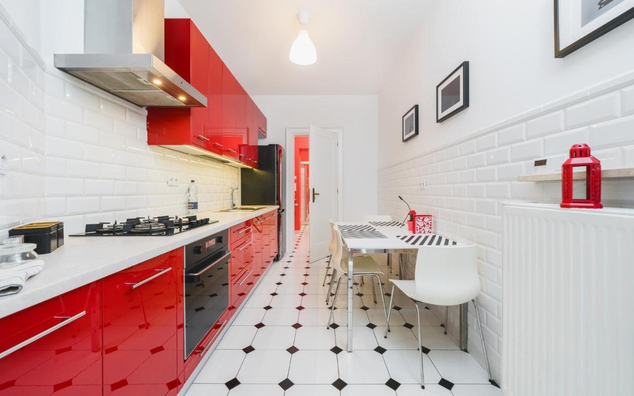 Modern Urban Escape - Old Town Apartment - By Upstairs Krasków Eksteriør bilde