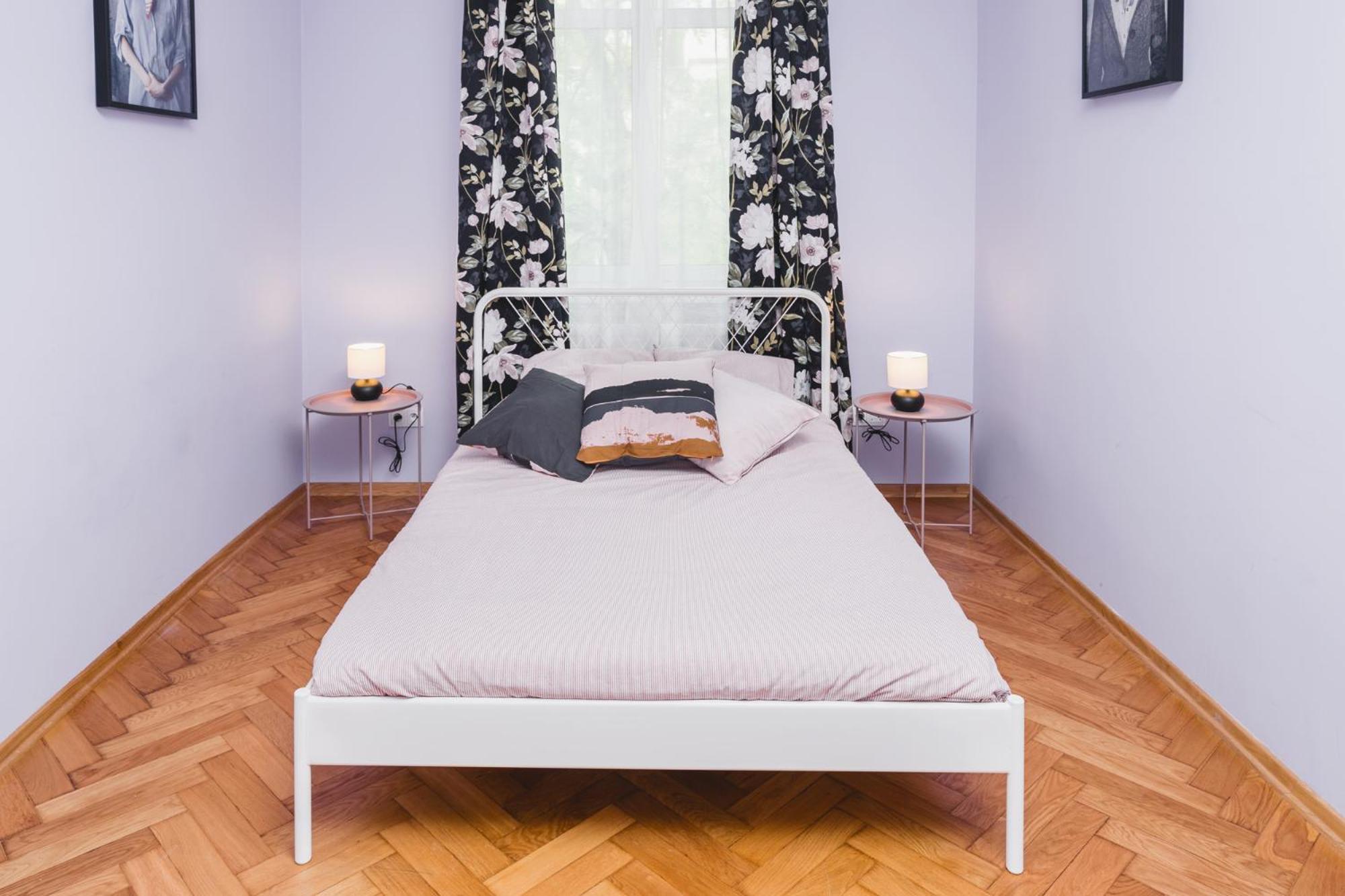 Modern Urban Escape - Old Town Apartment - By Upstairs Krasków Eksteriør bilde