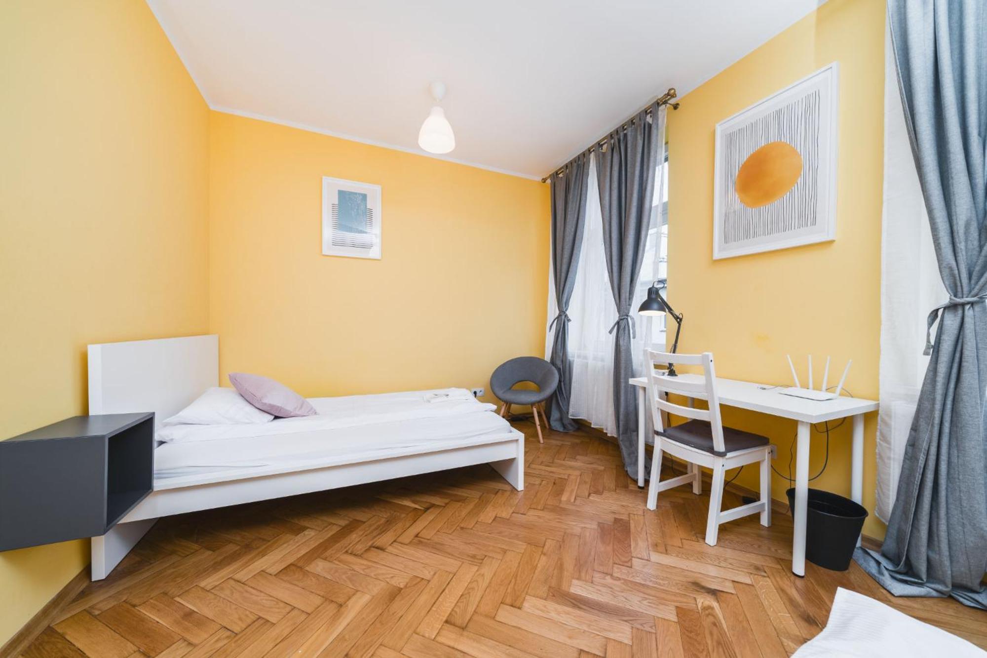 Modern Urban Escape - Old Town Apartment - By Upstairs Krasków Eksteriør bilde