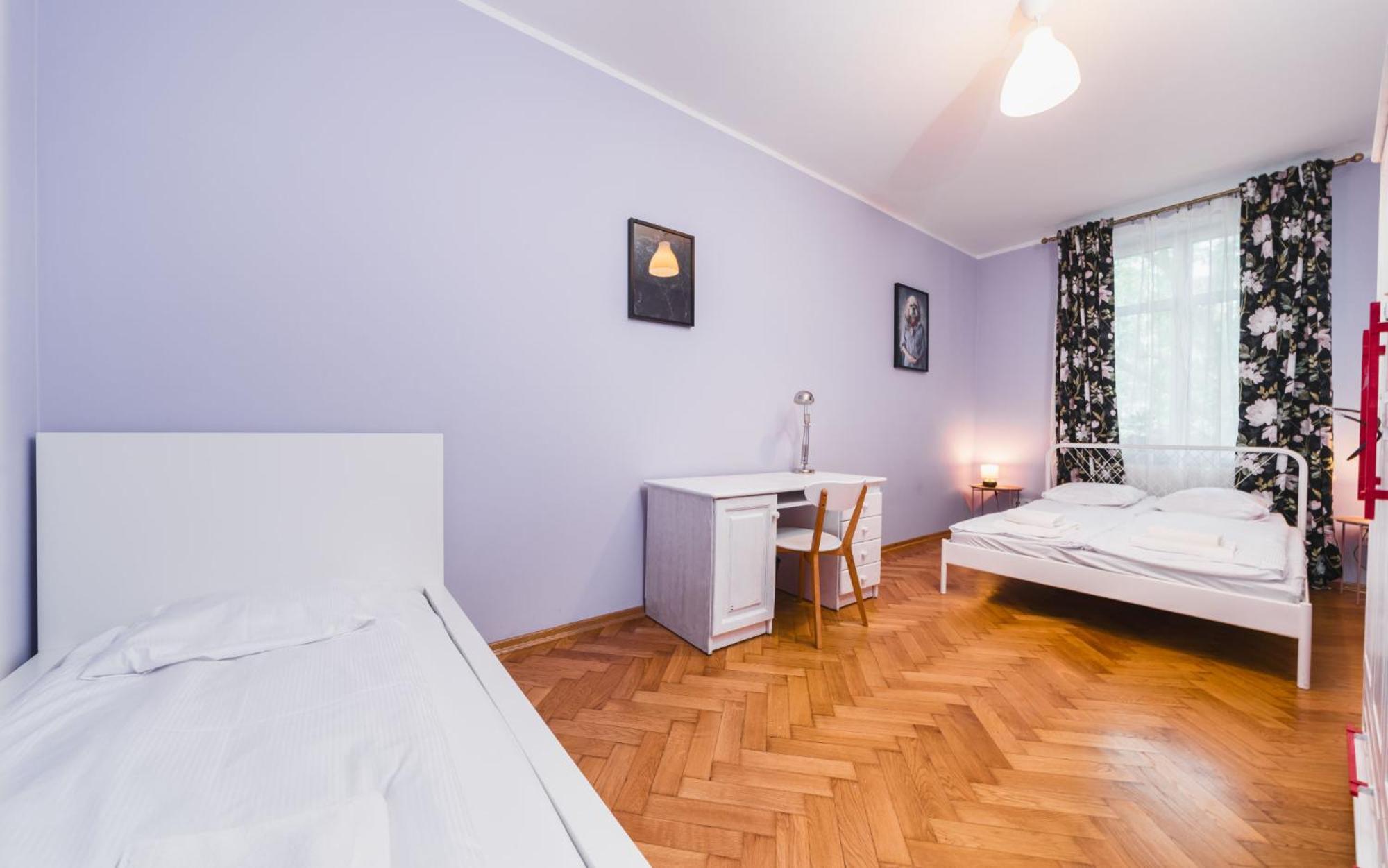 Modern Urban Escape - Old Town Apartment - By Upstairs Krasków Eksteriør bilde
