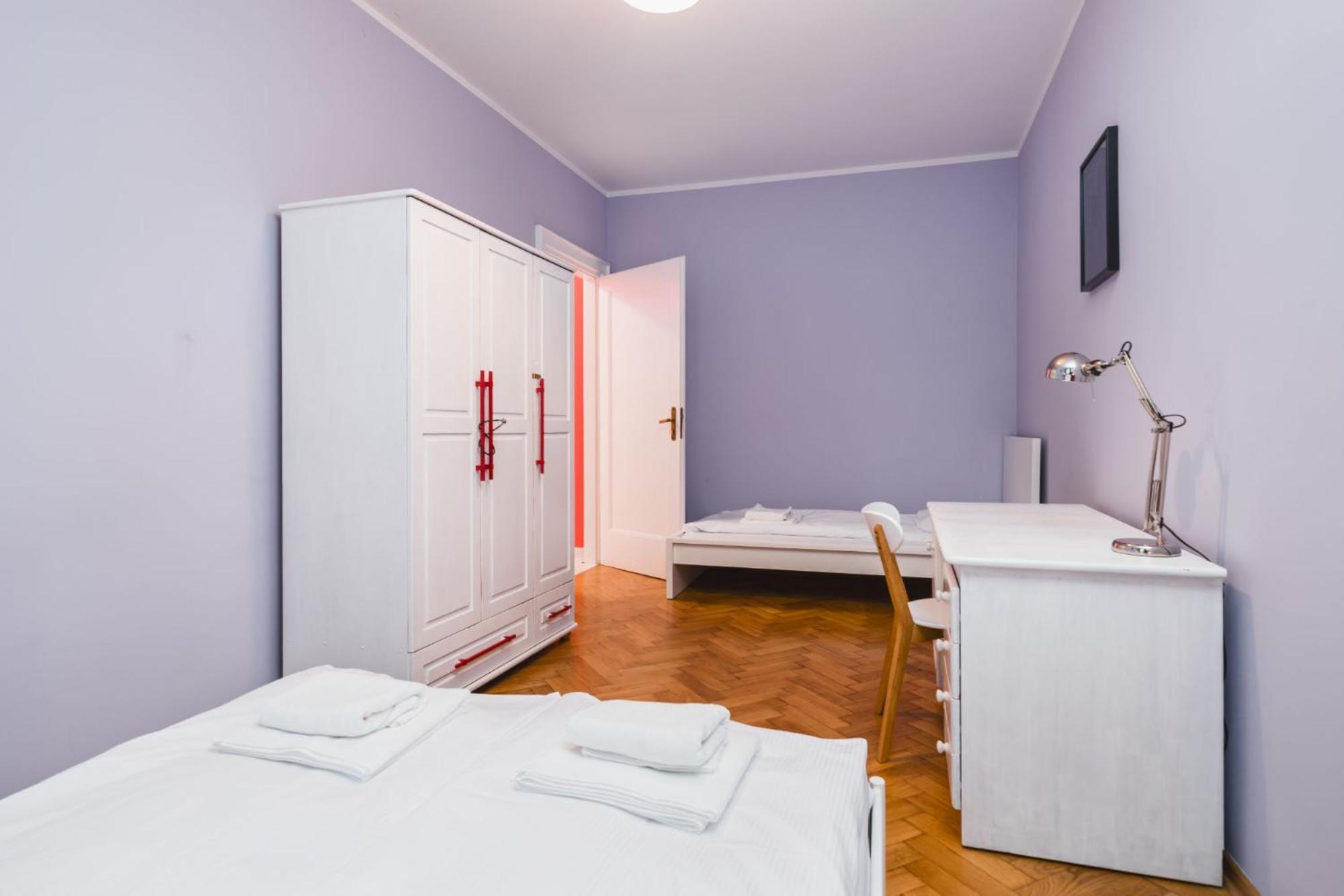 Modern Urban Escape - Old Town Apartment - By Upstairs Krasków Eksteriør bilde