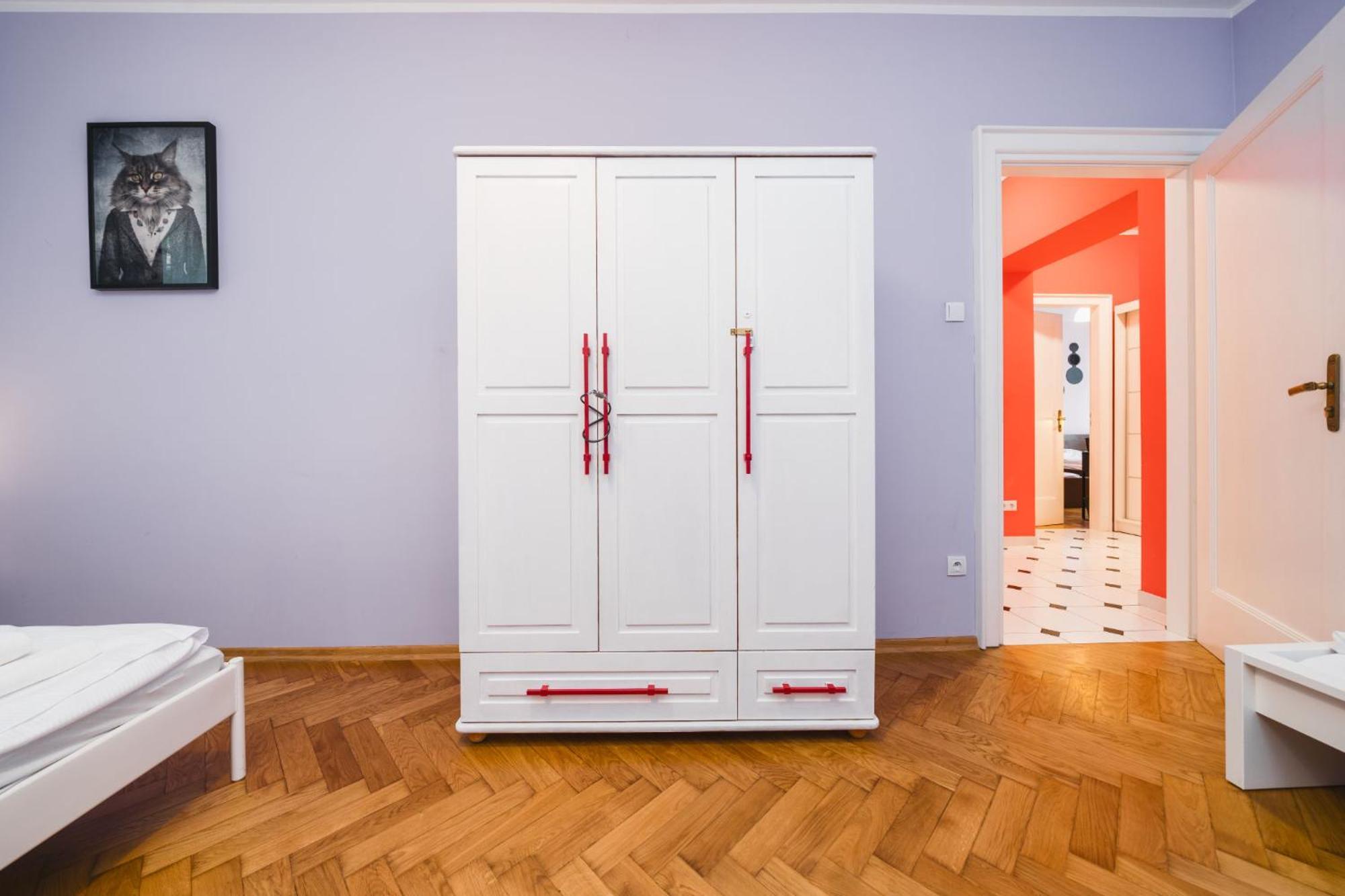 Modern Urban Escape - Old Town Apartment - By Upstairs Krasków Eksteriør bilde